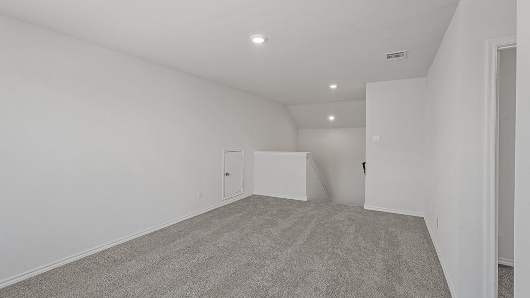 Representative unfurnished interior of a home built from the Midland by D.R. Horton in Riverfield, Josephine (Image 25).