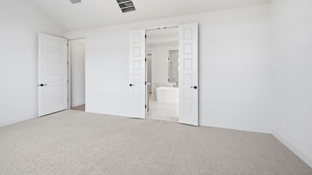 Spacious, unfurnished interior of a new home in Myrtle Creek, Waxahachie (Image 17). Spacious, unfurnished interior of a new home in Myrtle Creek, Waxahachie (Image 17).
