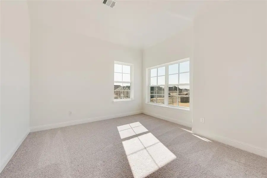Spacious, unfurnished interior of a new home in Prairie Ridge, Midlothian (Image 13).