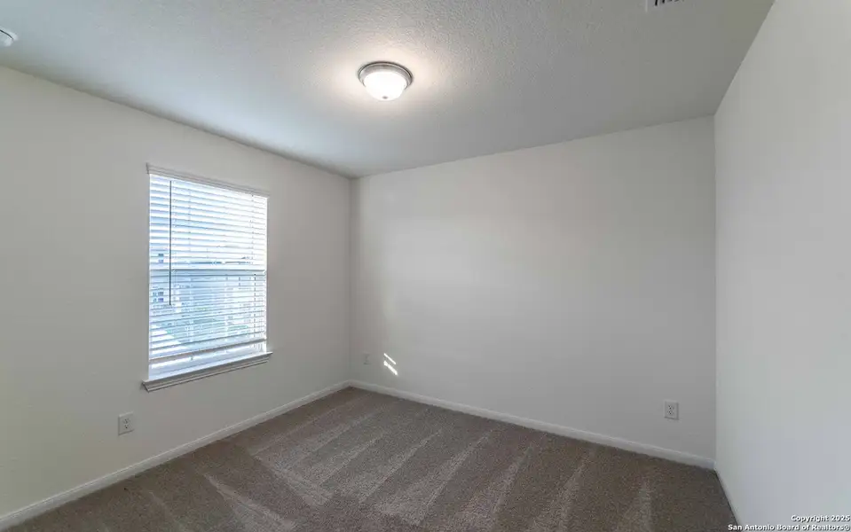 Spacious, unfurnished interior of a new home in Hunter's Ranch, San Antonio (Image 8).