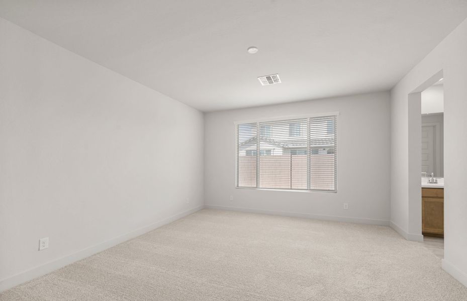 Spacious, unfurnished interior of a new home in Blossom Rock, Apache Junction (Image 20).