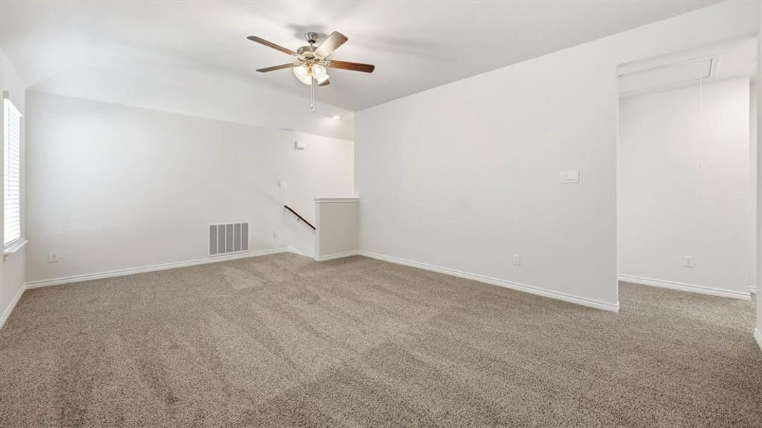 Spacious, unfurnished interior of a new home in Winchester Crossing, Princeton (Image 31).