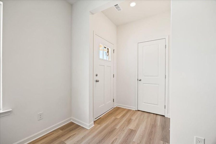 Spacious, unfurnished interior of a new home in Old Salem Crossing, Conyers (Image 18).