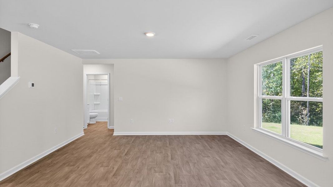 Spacious, unfurnished interior of a new home in Olive Branch, Clayton (Image 27).
