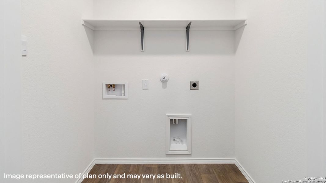 Spacious, unfurnished interior of a new home in Swenson Heights, Seguin (Image 21).