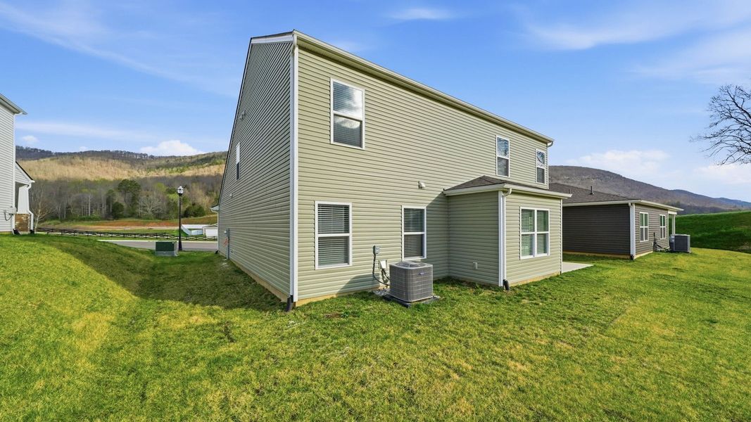Exterior details and patio area of a home in Emory Creek, Harriman (Image 19).