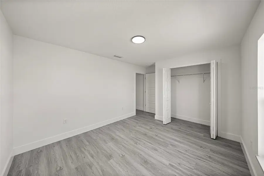 Spacious, unfurnished interior of a new home in , Ocala (Image 19).