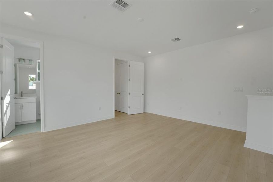 Spacious, unfurnished interior of a new home in Palms at Windermere, Windermere (Image 26).