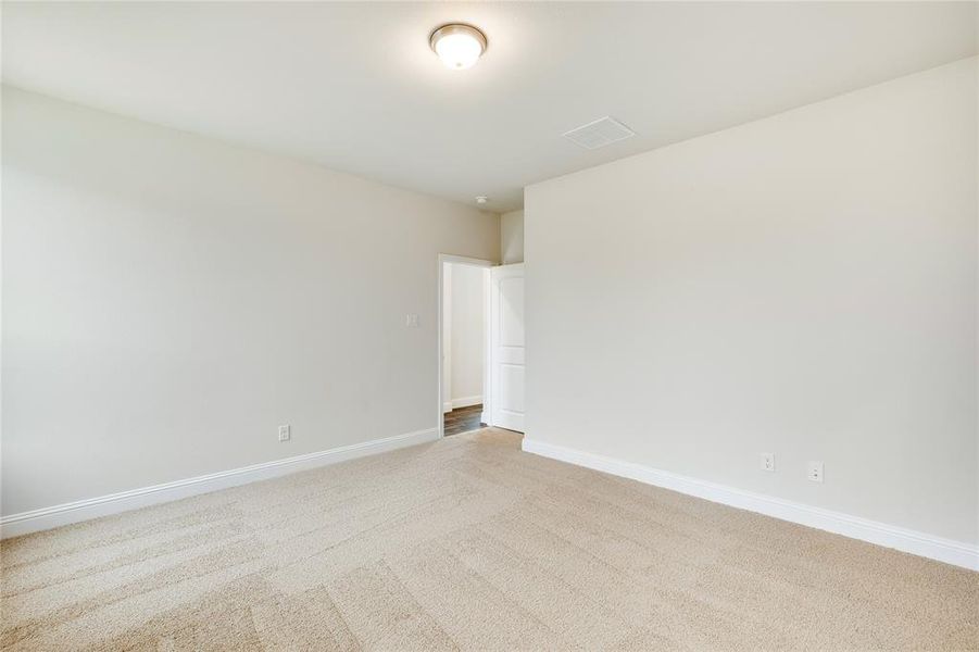 Spacious, unfurnished interior of a new home in , Royse City (Image 24).