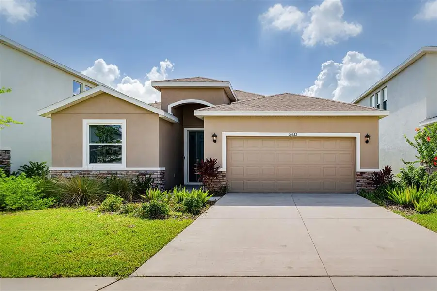 Front exterior of a new home in Bella Lago, Parrish, FL, highlighting curb appeal (Image 1). Front exterior of a new home in Bella Lago, Parrish, FL, highlighting curb appeal (Image 1).