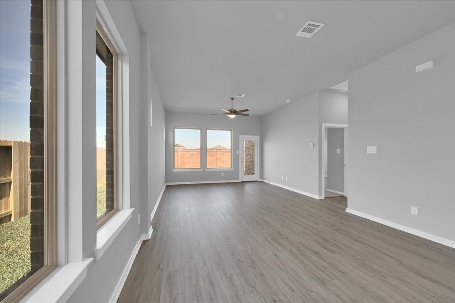 Spacious, unfurnished interior of a new home in Sunterra 40, Katy (Image 23).