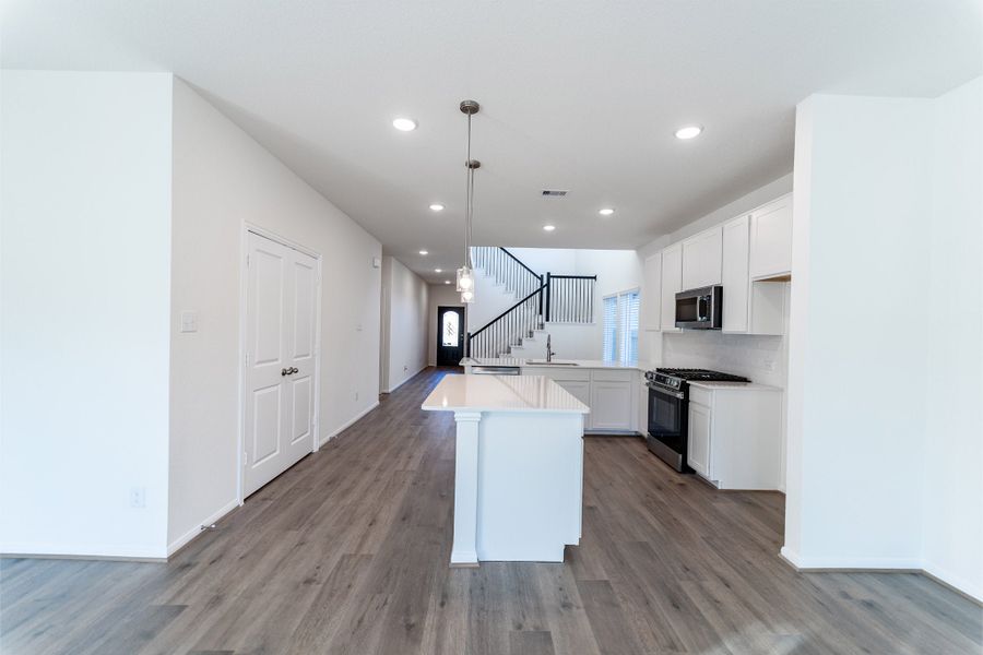 Furnished interior view inside a new home in Cielo, Conroe (Image 7).