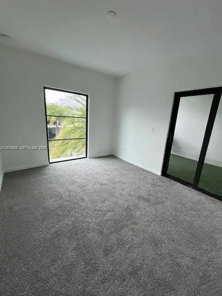 Spacious, unfurnished interior of a new home in , Hollywood (Image 8).