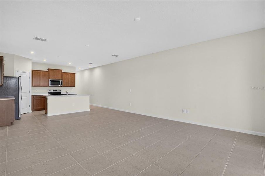 Spacious, unfurnished interior of a new home in Crosswind Ranch, Parrish (Image 16).