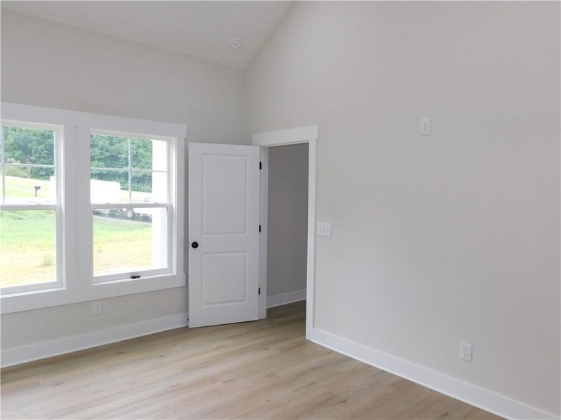 Spacious, unfurnished interior of a new home in , Dahlonega (Image 18).