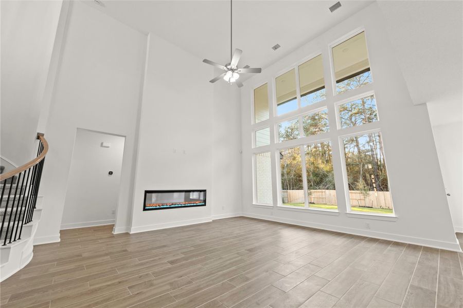 Representative image. Features, specifications, selections and colors may vary. Representative image. Features, specifications, selections and colors may vary.