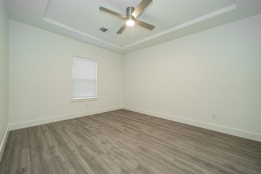 Spacious, unfurnished interior of a new home in , Hawk Cove (Image 23).