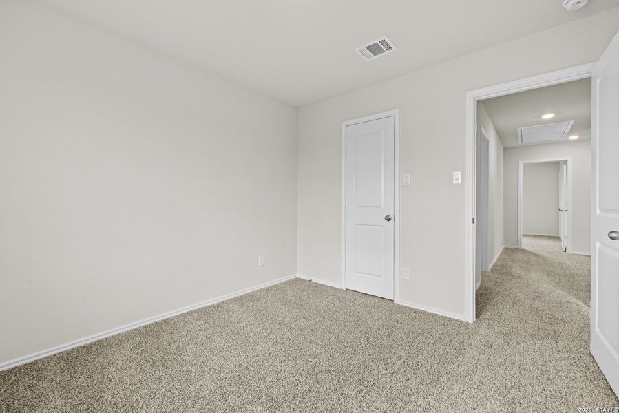 Spacious, unfurnished interior of a new home in Winding Creek, New Braunfels (Image 14).