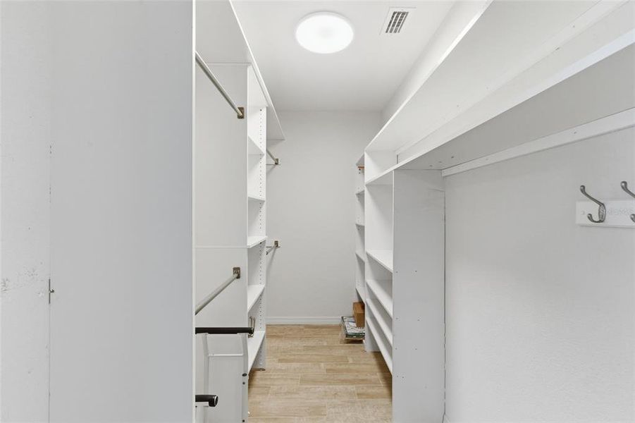 Spacious, unfurnished interior of a new home in , Arcadia (Image 20).