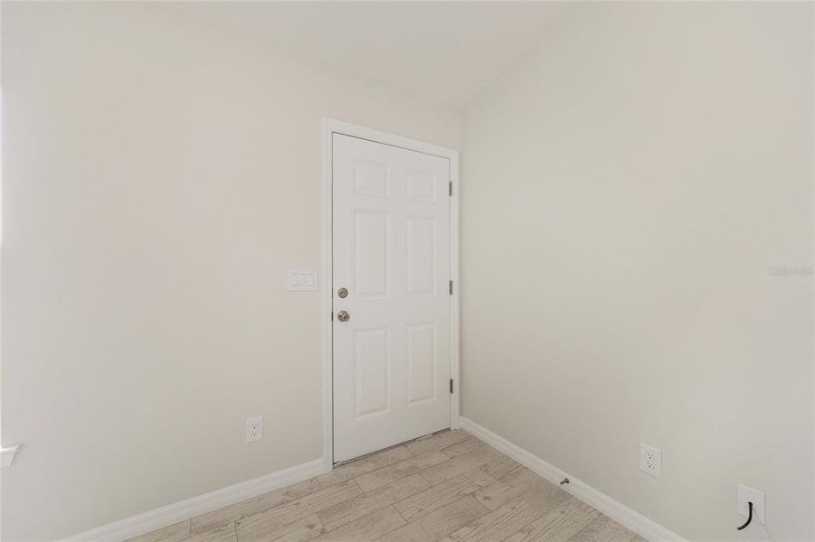 Spacious, unfurnished interior of a new home in , Ocala (Image 12).