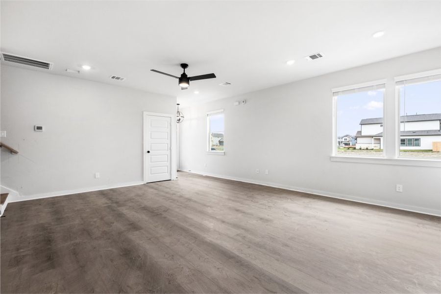 Spacious, unfurnished interior of a new home in Glendale Lakes, Rosharon (Image 23). Spacious, unfurnished interior of a new home in Glendale Lakes, Rosharon (Image 23).