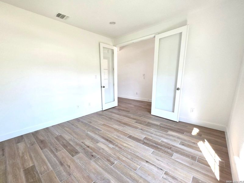 Spacious, unfurnished interior of a new home in Stevens Ranch, San Antonio (Image 21).