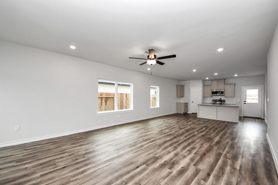 Spacious, unfurnished interior of a new home in The Enclave at Spring Branch, Montgomery (Image 36).
