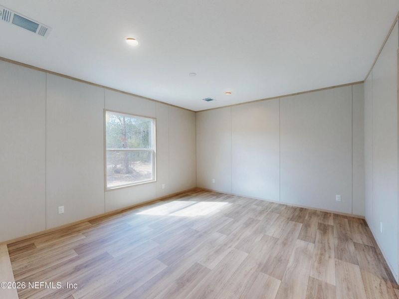 Spacious, unfurnished interior of a new home in , Keystone Heights (Image 29).