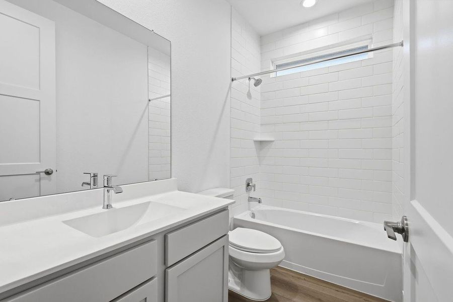 Secondary Full Bathroom (1)