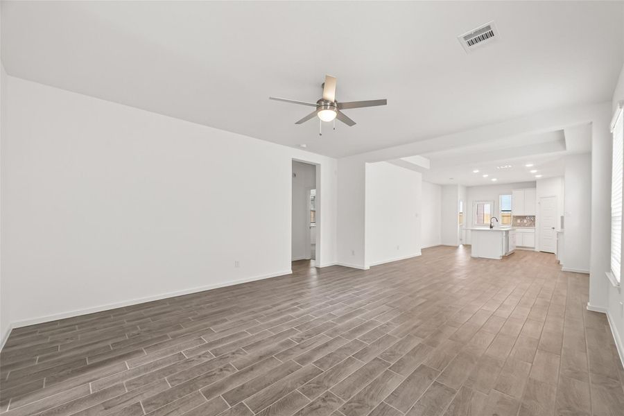 Spacious, unfurnished interior of a new home in , Iowa Colony (Image 14).