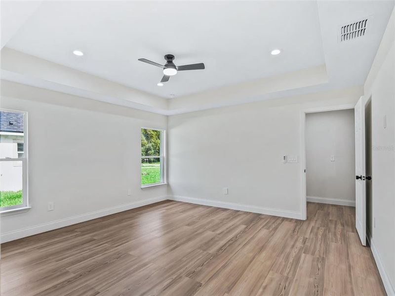 Spacious, unfurnished interior of a new home in , Ocala (Image 31).
