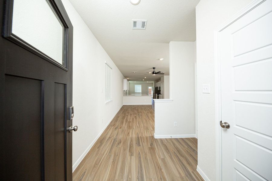 Spacious, unfurnished interior of a new home in Bammel Oaks, Houston (Image 19).