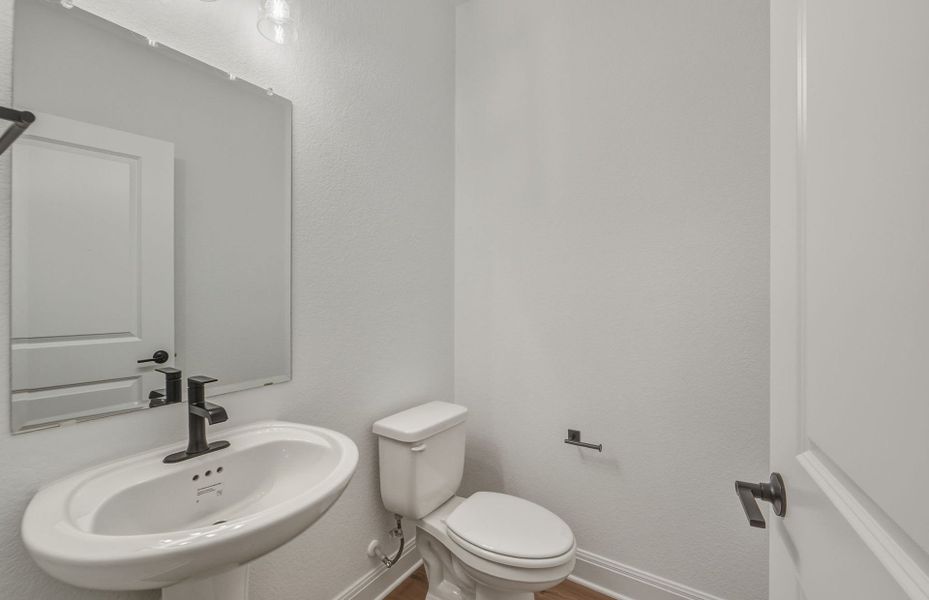 Furnished interior view inside a new home in Horizon Lake, Leander (Image 12).