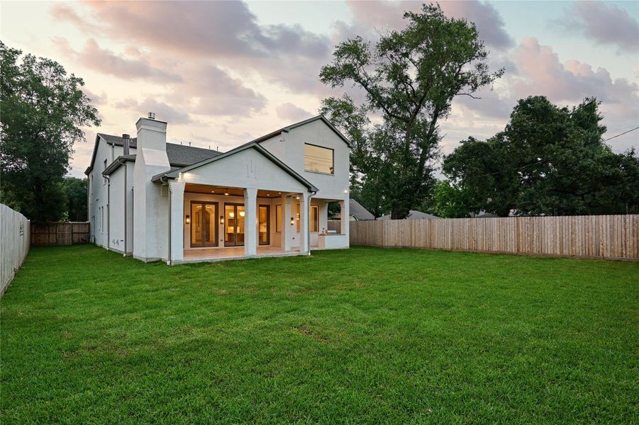 Alternate side view of yard, back porch and outdoor kitchen.