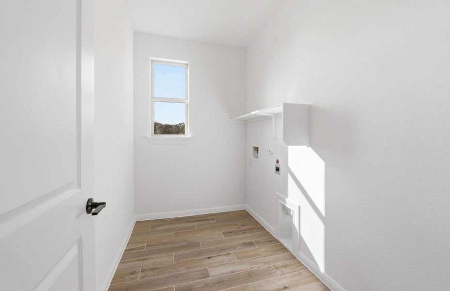 Spacious, unfurnished interior of a new home in Saddleback at Santa Rita Ranch, Liberty Hill (Image 53).