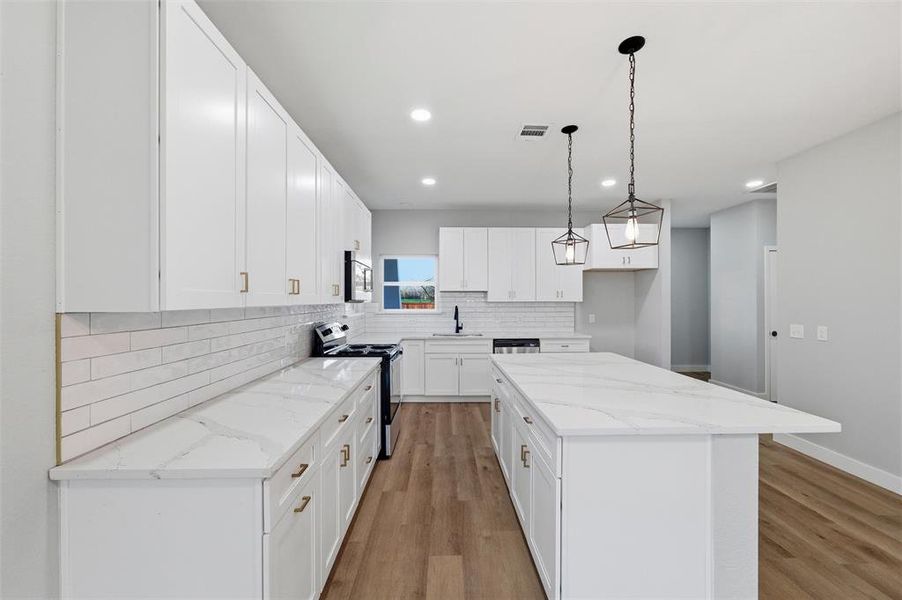 Furnished interior view inside a new home in , Fort Worth (Image 7).