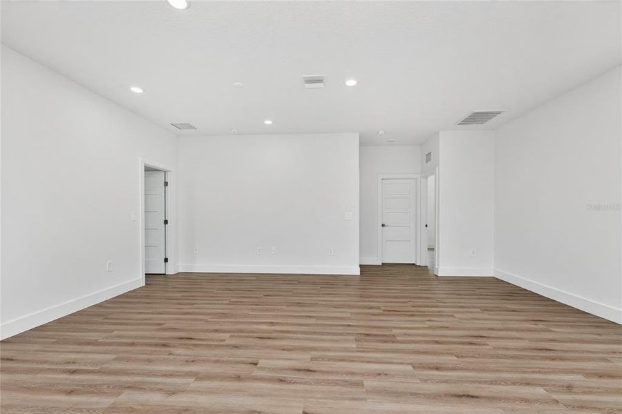 Spacious, unfurnished interior of a new home in , Rotonda West (Image 23).