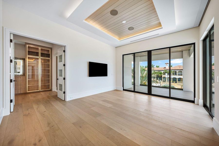 Spacious, unfurnished interior of a new home in , Boca Raton (Image 63).