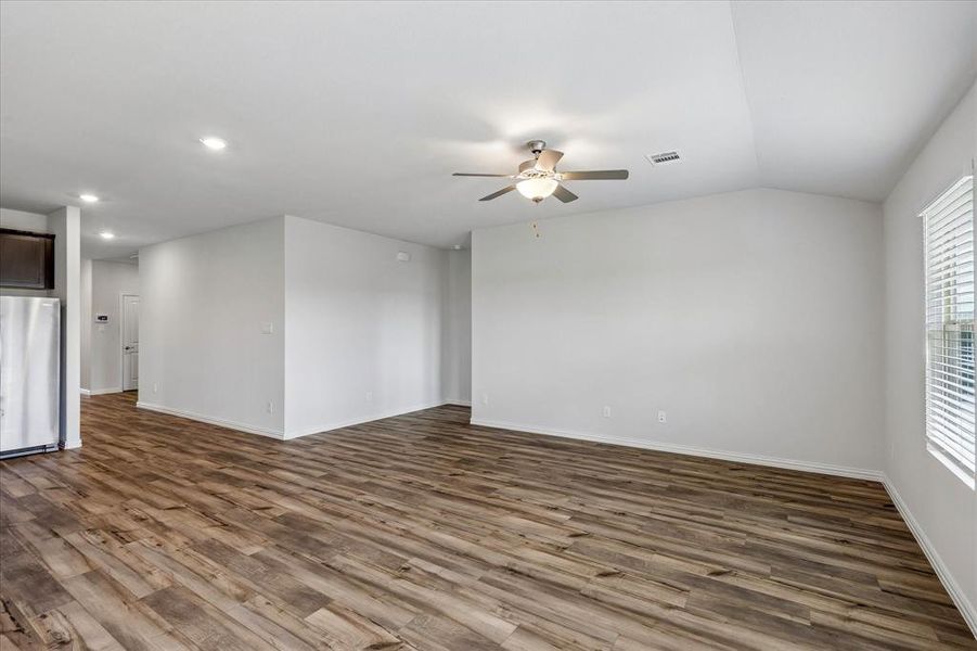 Spacious, unfurnished interior of a new home in Cibolo Hills, Fort Worth (Image 29).