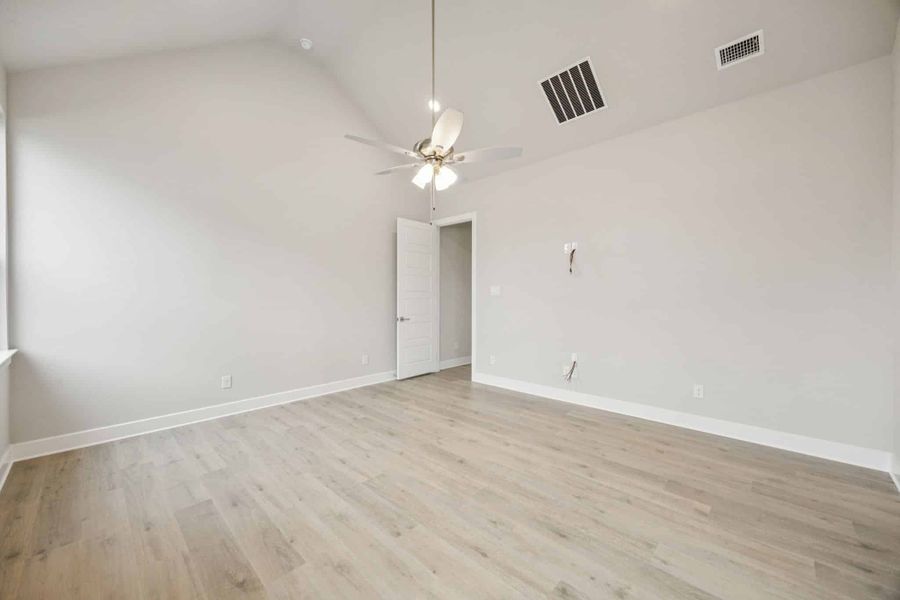 Spacious, unfurnished interior of a new home in The Grove Frisco, Frisco (Image 19). Spacious, unfurnished interior of a new home in The Grove Frisco, Frisco (Image 19).