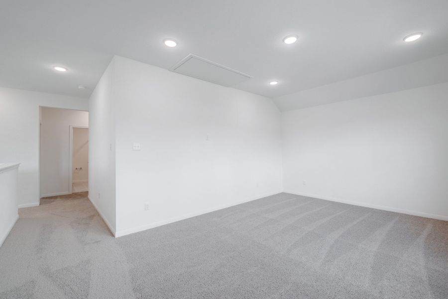 Spacious, unfurnished interior of a new home in Trinity Ranch, Elgin (Image 25).