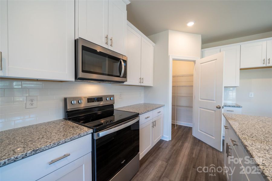 Photo is not of the actual home, but is an inspirational photo of builder’s model home and may depict options, furnishings, and/or decorator features that are not included Photo is not of the actual home, but is an inspirational photo of builder’s model home and may depict options, furnishings, and/or decorator features that are not included