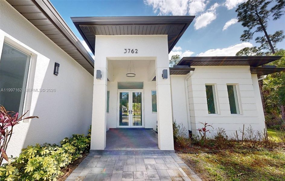 Exterior details and patio area of a home in , Naples (Image 3).