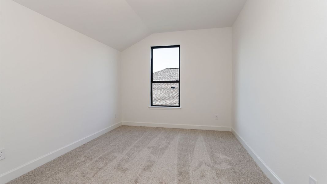 Spacious, unfurnished interior of a new home in Sienna, Missouri City (Image 20).