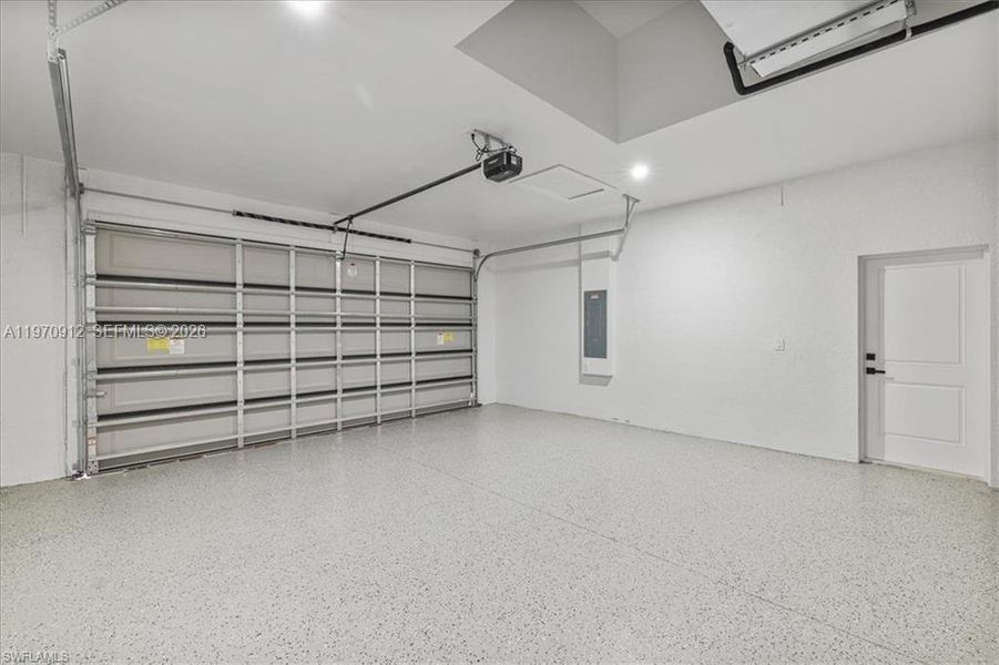 Spacious, unfurnished interior of a new home in , Lehigh Acres (Image 14).