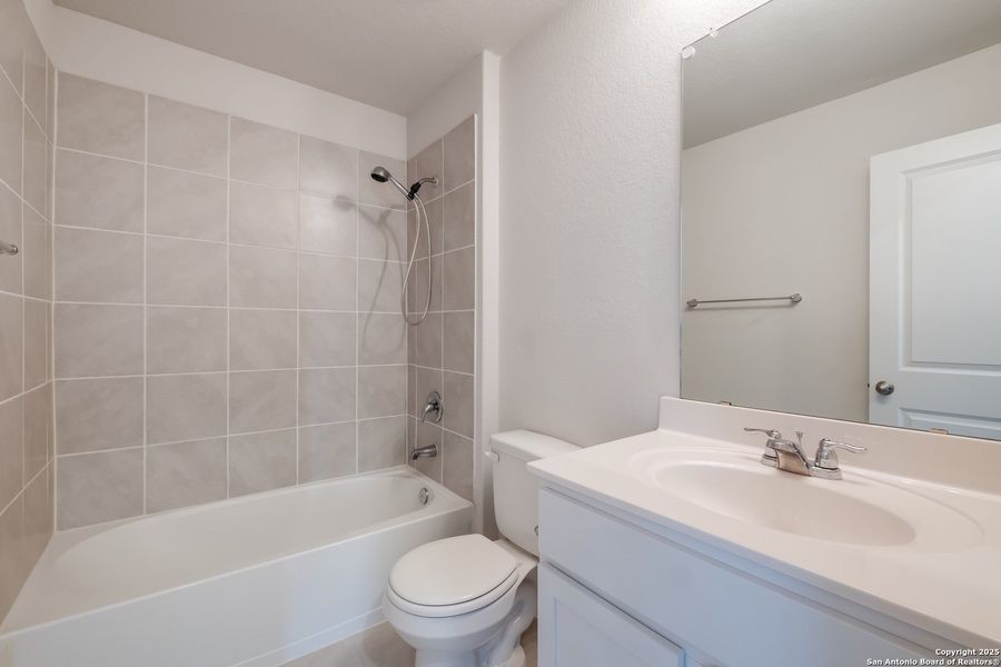 Furnished interior view inside a new home in Laurel Vistas, San Antonio (Image 17). Furnished interior view inside a new home in Laurel Vistas, San Antonio (Image 17).