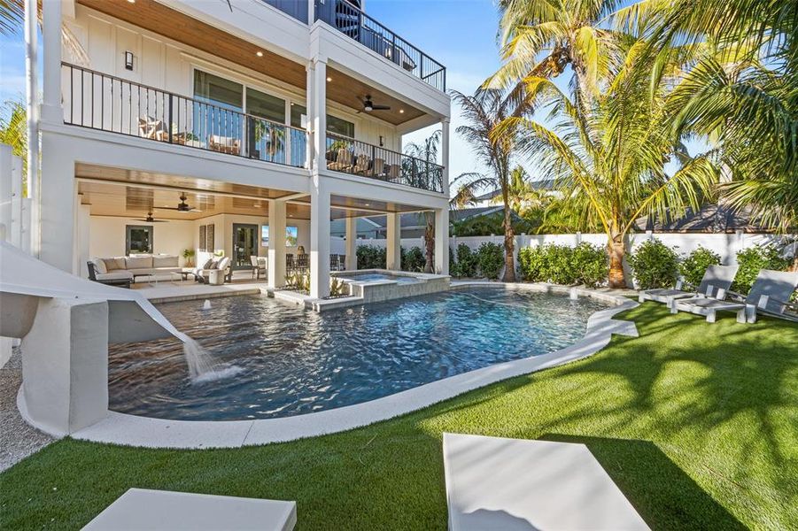 Exterior details and patio area of a home in , Sarasota (Image 4).
