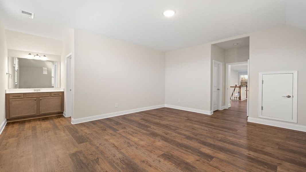 Spacious, unfurnished interior of a new home in Bentley Manor, Greer (Image 34).
