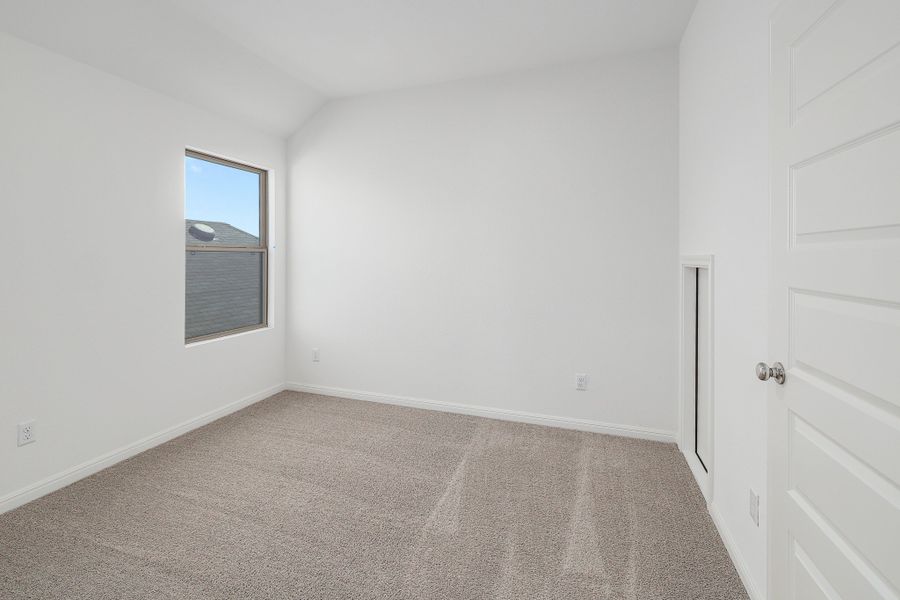 Spacious, unfurnished interior of a new home in Trinity Ranch, Elgin (Image 32).