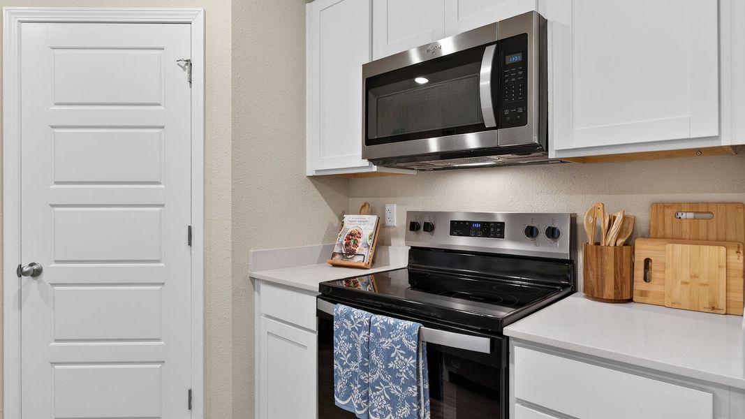 Representative furnished interior of a home built from the Greyson II by D.R. Horton in Irongate Villas, Jacksonville (Image 8).